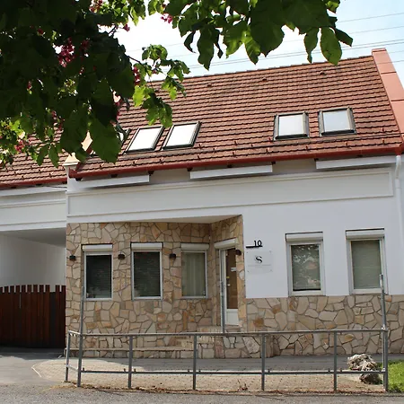 The Secret Garden - Bed & Breakfast Keszthely